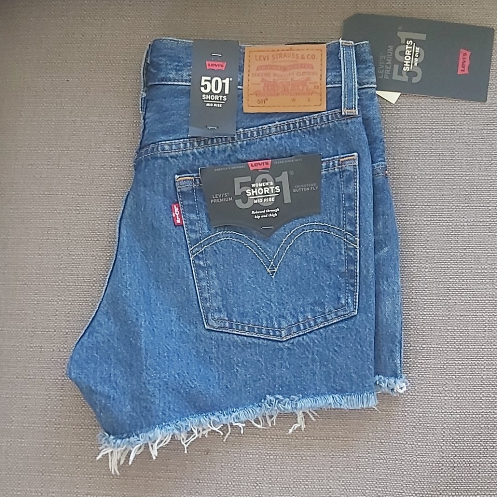 Premium Levi's midrise shorts